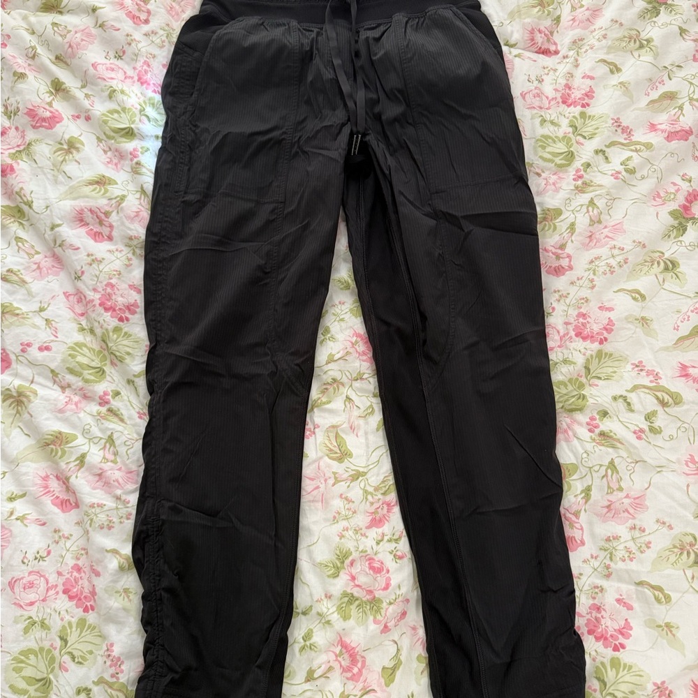 Dance Studio Mid-Rise Cropped Pant